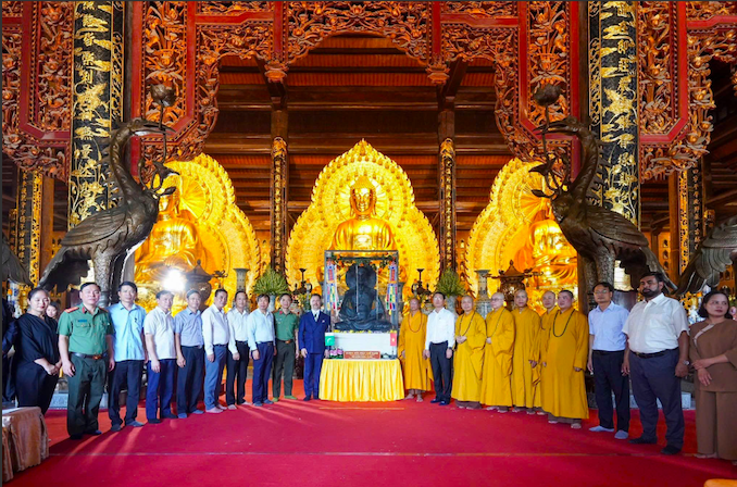 CHÙA BÁI ĐÍNH TRANG NGHIÊM CỬ HÀNH LỄ CUNG RƯỚC VÀ TÔN TRÍ BẢN SAO TÔN TƯỢNG PHẬT TUYẾT SƠN DO CHÍNH PHỦ PAKISTAN TRAO TẶNG